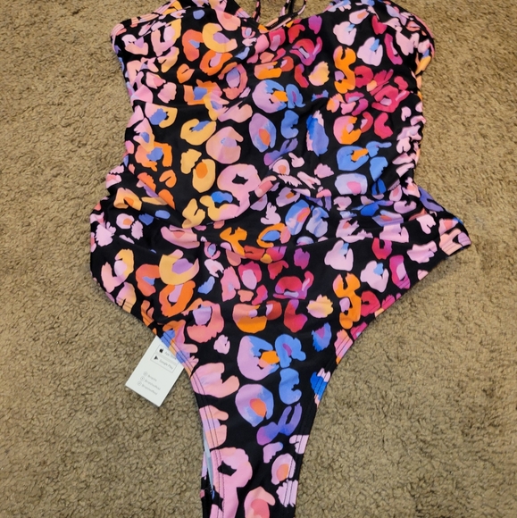 Cupshe Women's One Piece Swimsuit V-Neckline Removable Cups O-Ring Accent Cutout - Picture 2 of 4